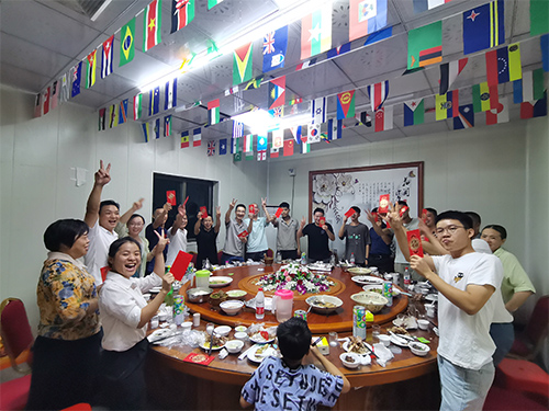 1653375460105216.jpg 中秋聚餐歡樂中.jpg